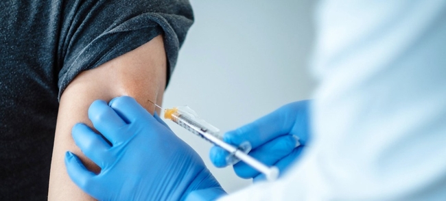 Украинцев будут прививать третьей дозой вакцины от коронавируса