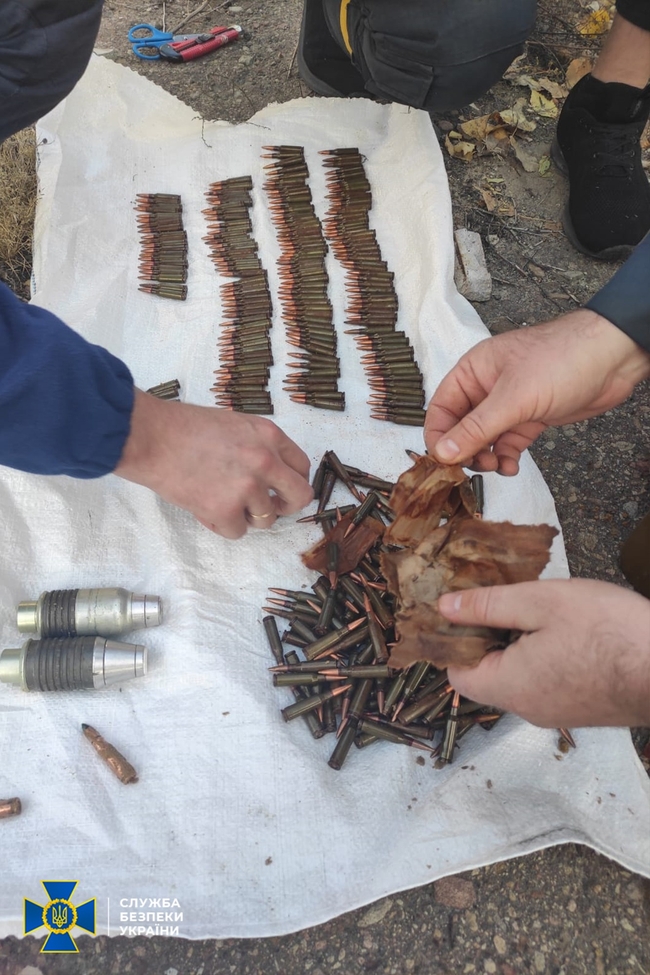 СБУ виявила схрони бойовиків поблизу лінії розмежування: вилучено снарядів на понад 300 кг тротилу