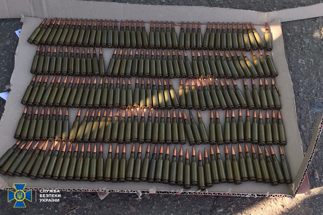 СБУ виявила схрони бойовиків поблизу лінії розмежування: вилучено снарядів на понад 300 кг тротилу