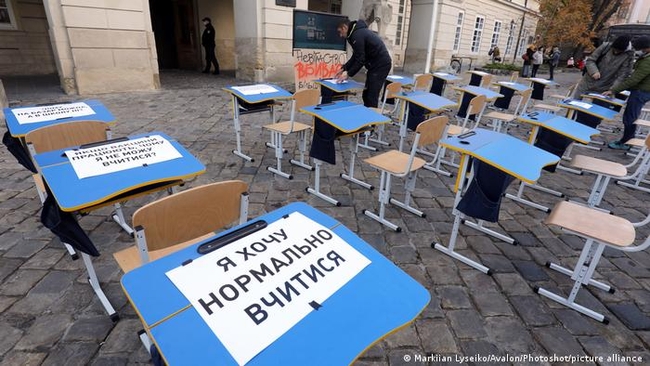 В Україні від роботи відсторонили майже три тисячі невакцинованих вчителів