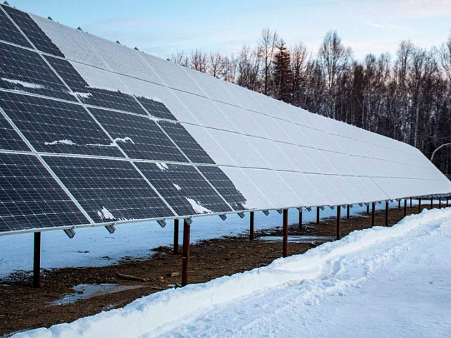 Американці винайшли покриття для сонячних панелей, яке розтоплює лід і сніг