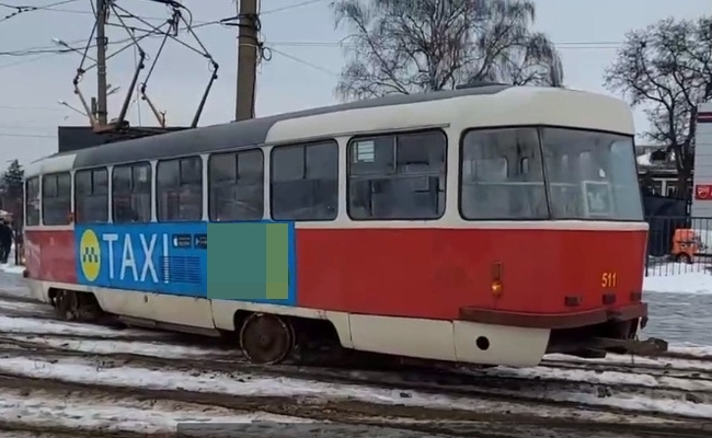 «Не транспорт, а аттракцион»: в Харькове слетели с рельсов сразу два трамвая (ФОТО, ВИДЕО)