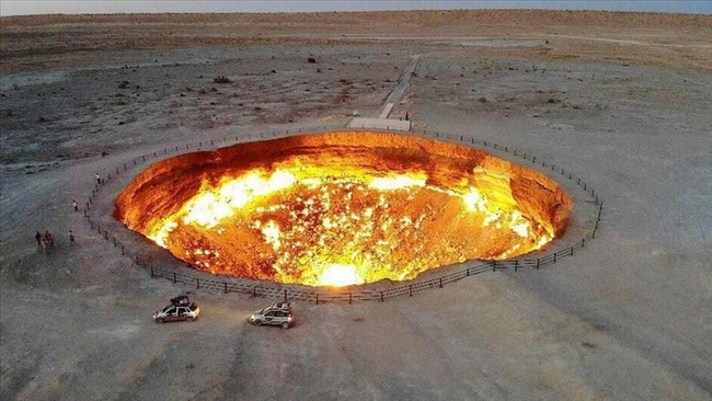 В Туркменистане приняли решение потушить «Врата ада» — газовый кратер «Сияние Каракумов» (ФОТО, ВИДЕО)