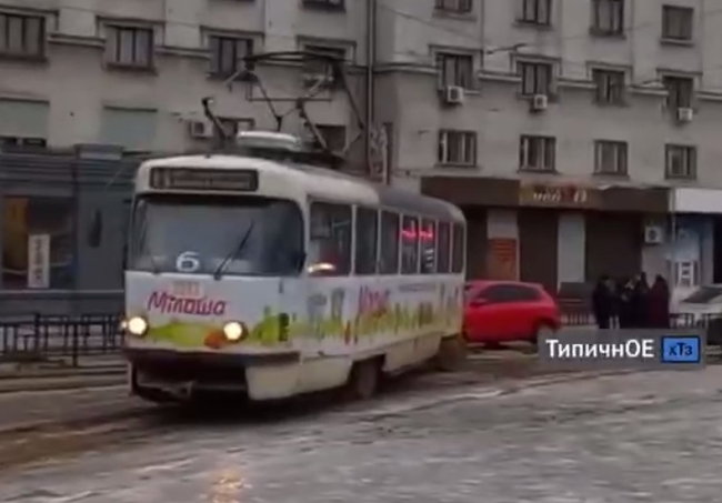 Очередной трамвайный «дрифт» в Харькове: НА ЮЖД сошел с рельсов трамвай