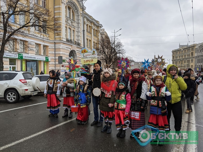 С песнями и колядками: по центру Харькова прошел вертеп (ФОТО, ВИДЕО)