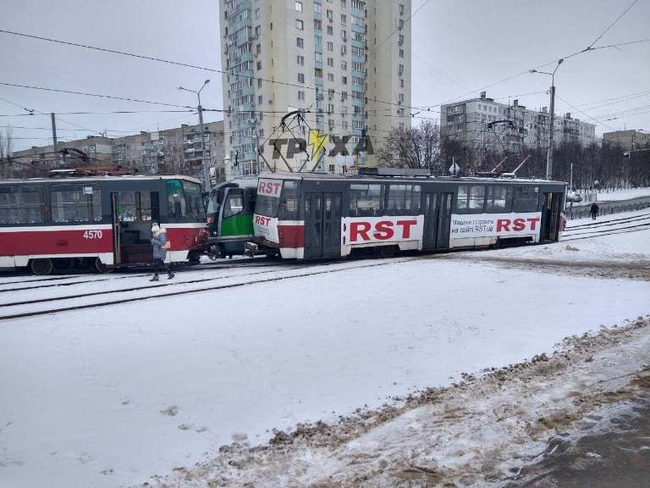 На Салтовке в ДТП попали сразу три трамвая