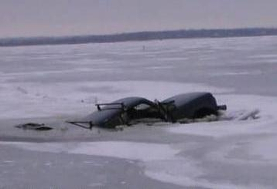 В Харьковской области машина провалилась под лед водохранилища