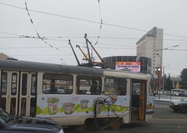 В Харькове с трамвая отвалился пантограф