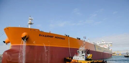 Санкции в действии: россия срочно распродает треть танкерного флота