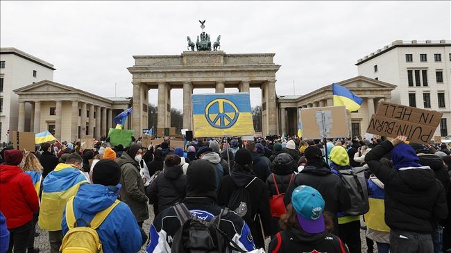 Посол України обурений забороною української символіки на заходах 8-9 травня в Берліні