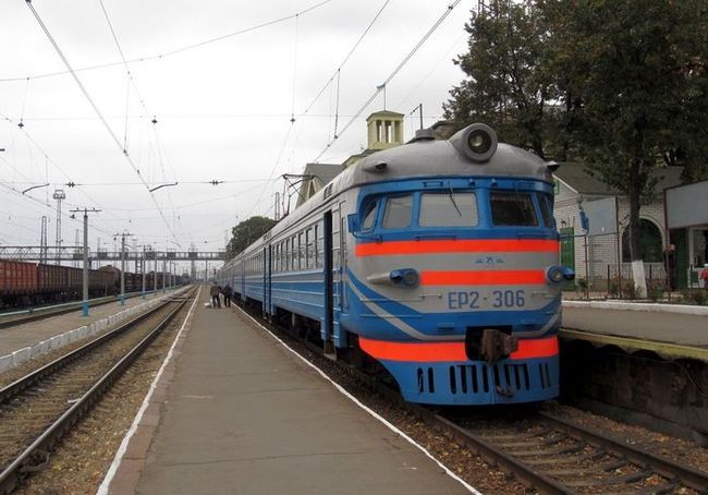 Розклад потягів з Харкова й назад на 16 травня