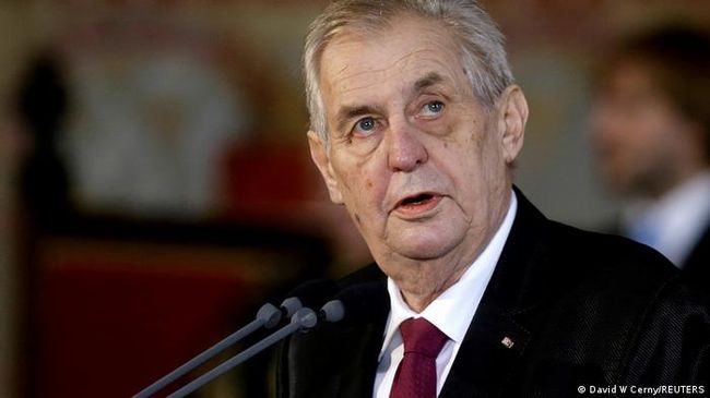 Президент Чехії втратив половину своїх радників