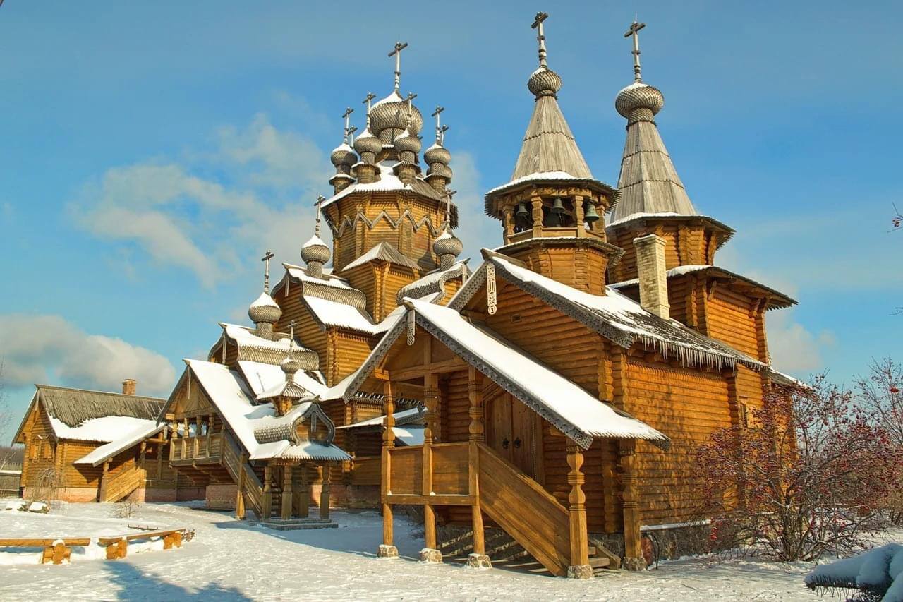 Это был самый большой деревянный храм Украины