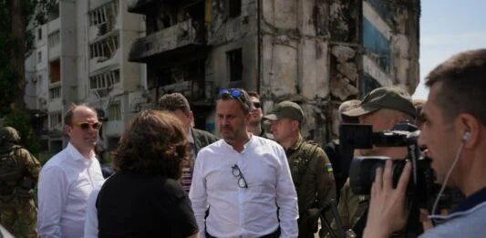 «Цей жах неможливо передати»: прем’єр-міністр Люксембургу відвідав Бородянку