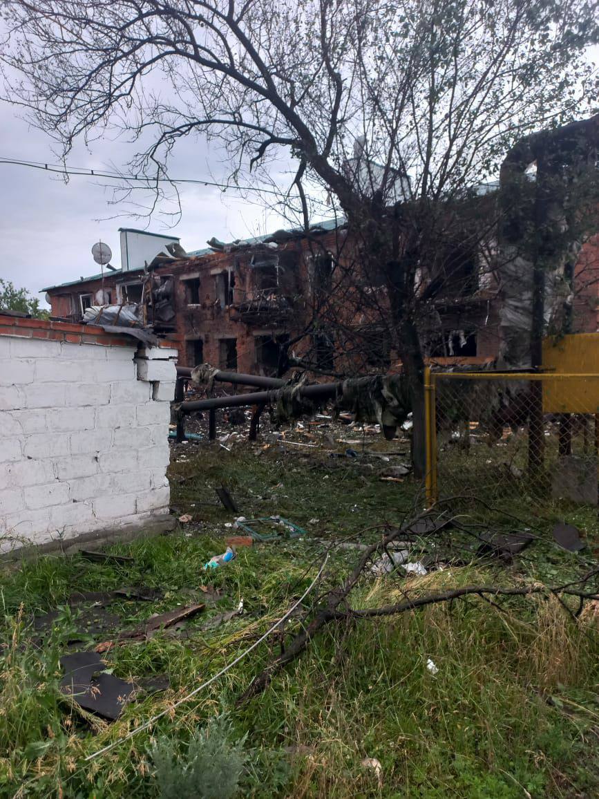 В Золочеве прямым попаданием российской ракеты был уничтожен двухэтажный многоквартирный дом