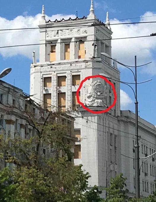 Харьковский горсовет отказался демонтировать со здания советский герб