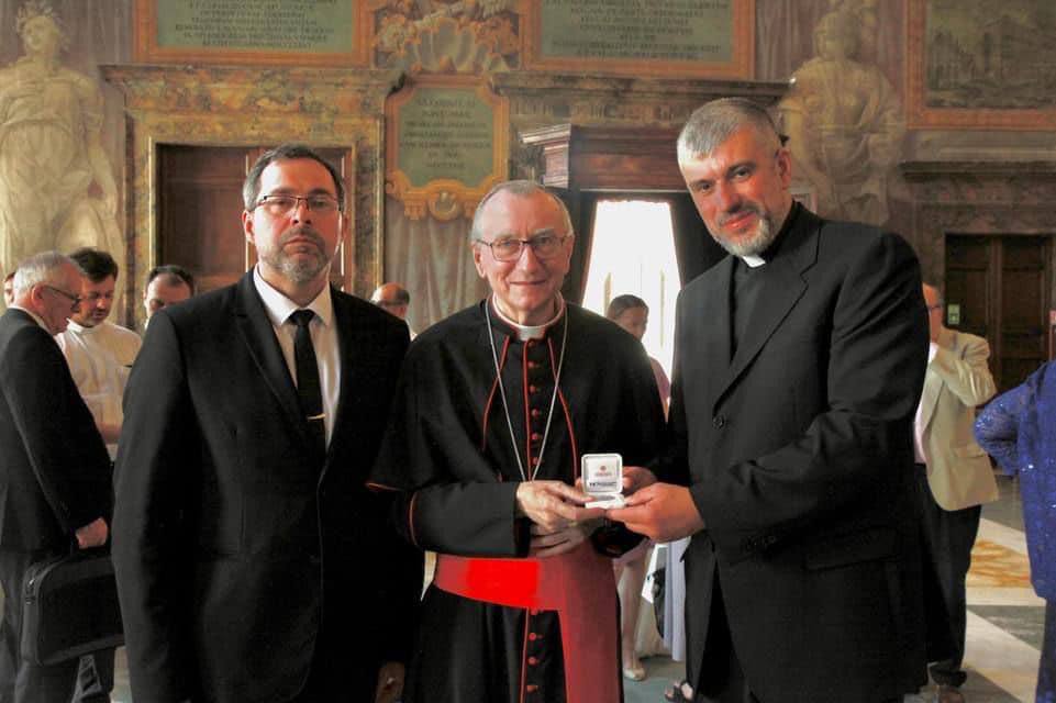 Ватикан допомагає Україні – започатковано спеціальну Папську срібну монету