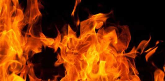 Маріуполь палає через спроби окупантів підключити електрику: для гасіння пожеж немає води