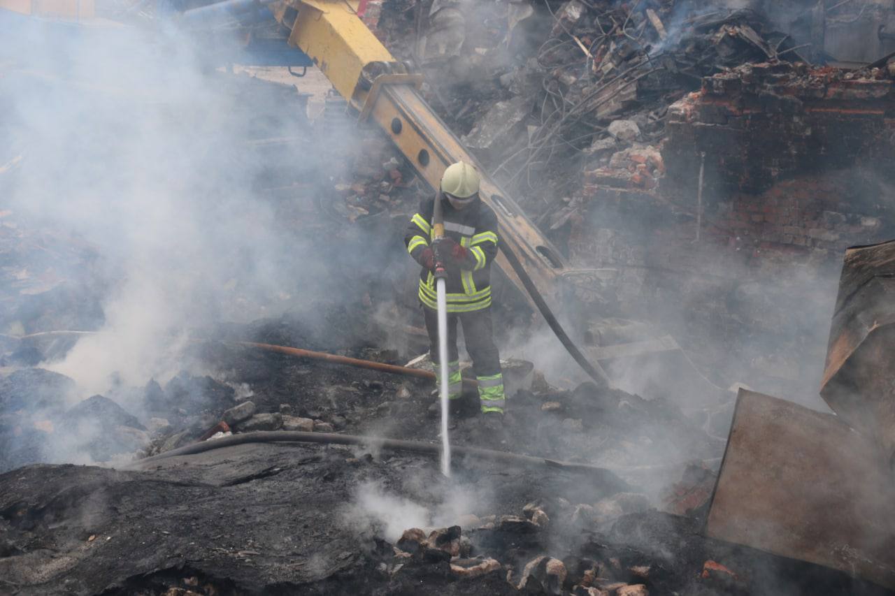 Утренний прилет в Харьков: разрушено производственно-складское здание (ФОТО)