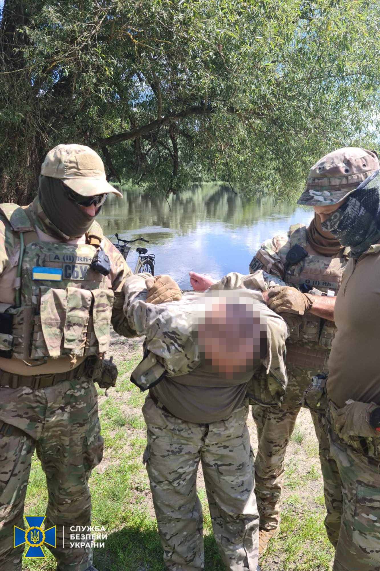 СБУ затримала двох російських агентів, які шукали «слабкі місця» в оборонних рубежах Сумщини (ВІДЕО)