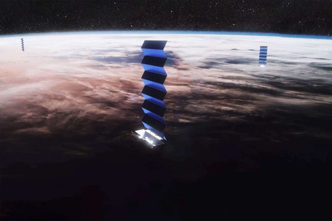 Сонячний спалах знищив 38 супутників Ілона Маска