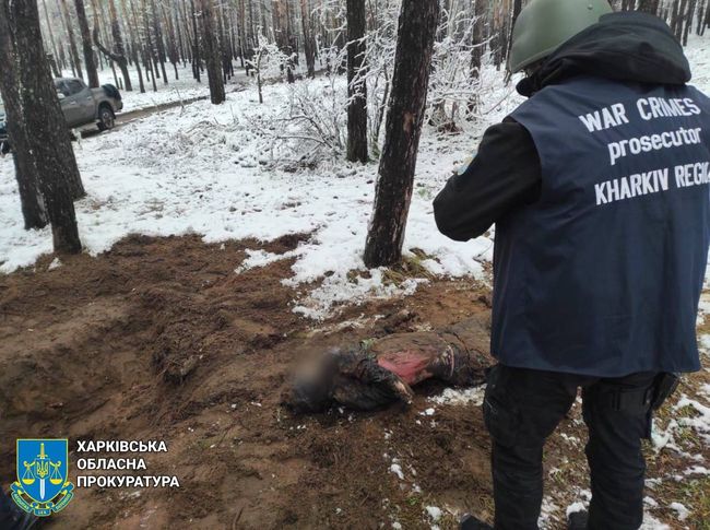 На Харківщині прокурори ексгумували тіла двох чоловіків, яких розстріляли російські військові