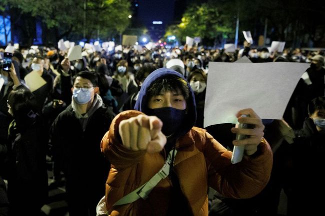 Усиливаются протесты в Китае: протестующие кричат Долой коммунистическую партию! Долой Си Цзиньпина!