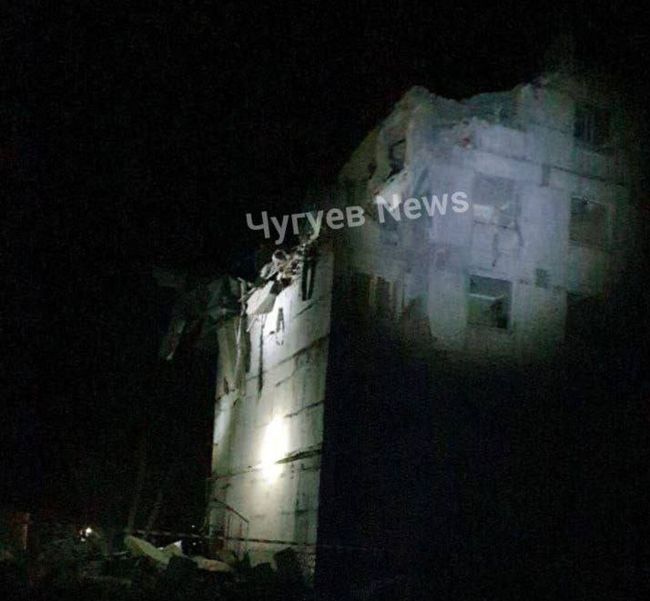 Рашисти вдарили вночі по одній з багатоповерхівок у селі Клугіно-Башкирівці під Чугуєвом