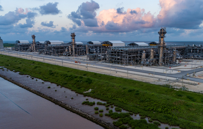 Європа отримає менше газу: запуск найбільшого експортного заводу у Техасі знову відкладено