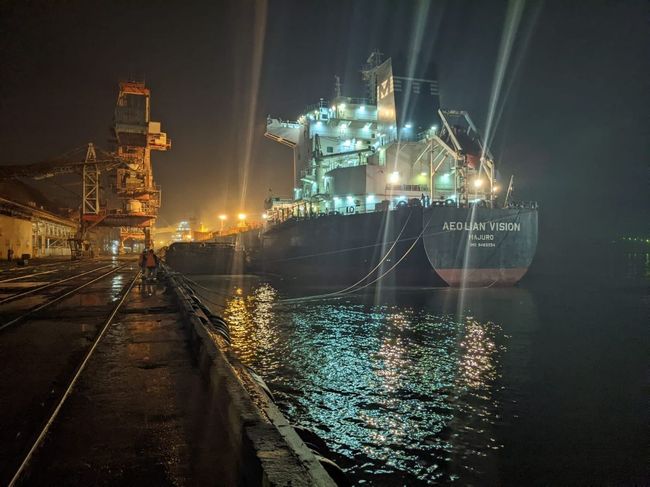 З портів Одещини вийшли три судна зі 78,6 тисячами тонн агропродукції