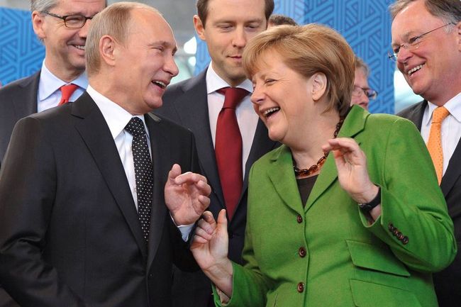 Колишня канцлерка Німеччини Меркель кається за свою дружбу з путіним