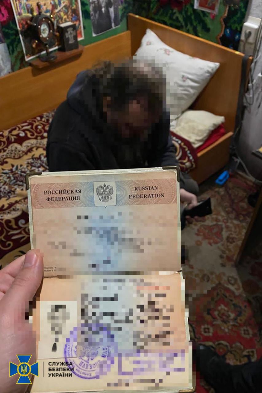 СБУ виявила в єпархіях УПЦ (МП) російські паспорти, склади пропагандистської літератури та перепустки окупантів