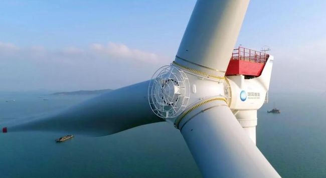 Самую мощную ветряную турбину в мире построили в Китае