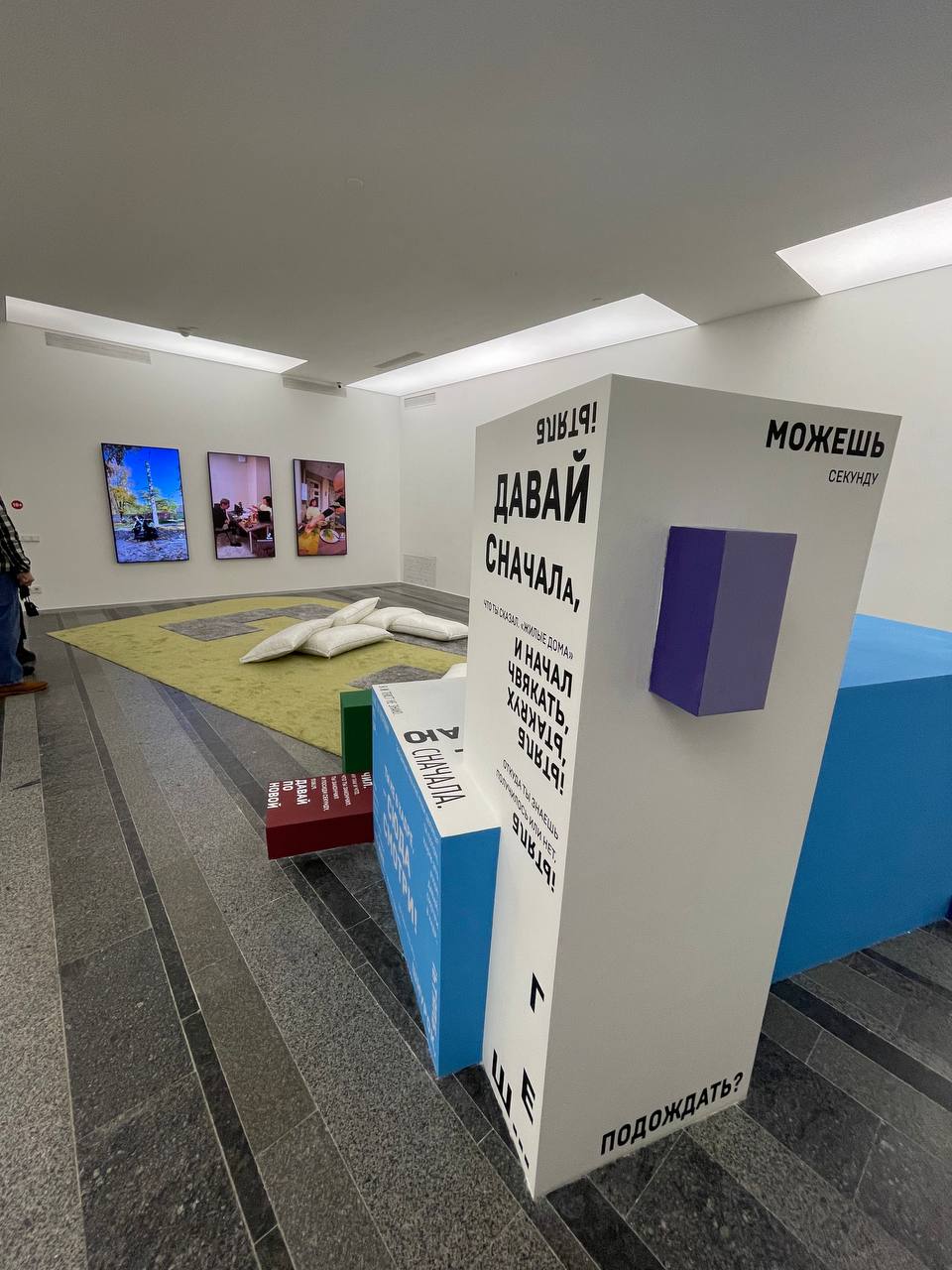 В Києві відкрилась виставка по мотивам відеоролику Кернеса і Добкіна
