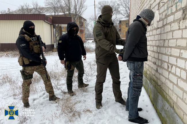 СБУ затримала ворожих інформаторів, які коригували ракетні обстріли позицій ЗСУ на Донецькому та Бахмутському напрямках
