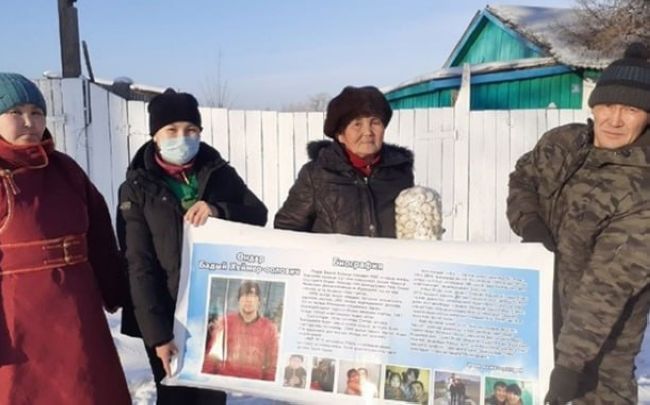 В Туве (рф) семья погибшего в Украине российского мобилизованного получила в подарок пельмени и плакат