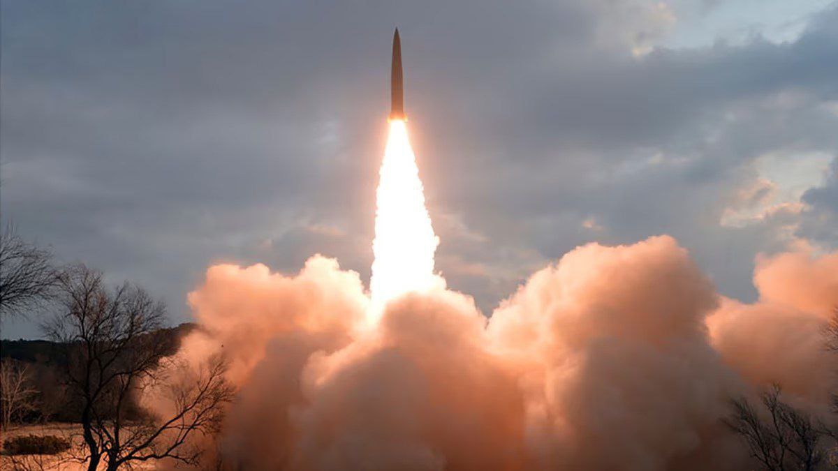 КНДР запустила балістичну ракету великої дальності в бік Японського моря