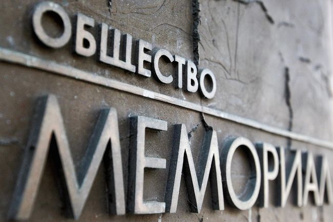 В Москве силовики пришли с обысками к сотрудникам Мемориала