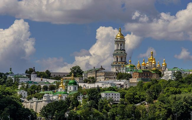 Суд відмовився задовольнити позив УПЦ до Києво-Печерського Лаврського заповідника щодо припинення дії договору аренди Лаври