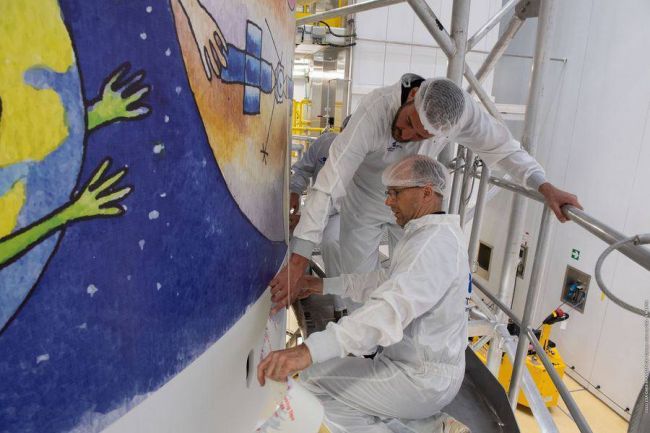 У космос запустять французьку ракету із малюнком української дівчинки на корпусі