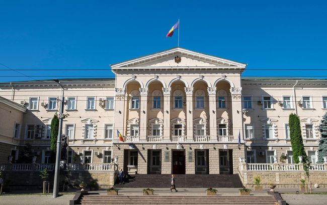 Молдова выслала сотрудника посольства россии