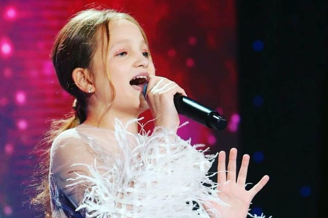 13-річна українка Софія Самолюк відмовилася виступати на пісенному конкурсі Sanremo Junior в Італії через участь росіянина.