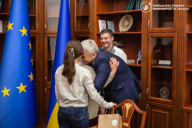 В Украину из России вернули еще одного похищенного ребенка - украинский омбудсмен Дмитрий Лубинец