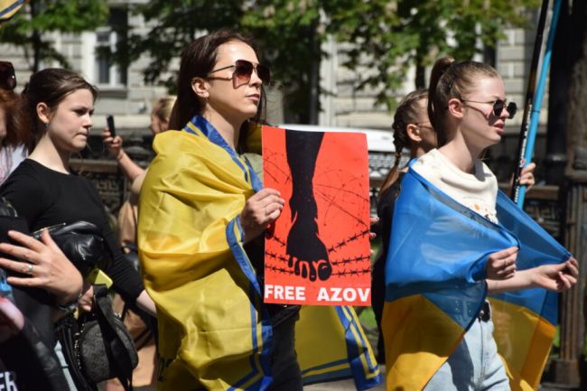 Рік полону: в Києві провели акцію до річниці виходу захисників з «Азовсталі» — ФОТО