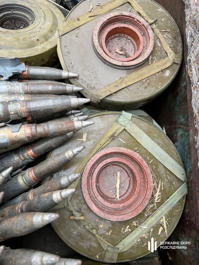ДБР знайшло на Харківщині понад 10 тонн російських боєприпасів та зенітну установку (ВІДЕО)