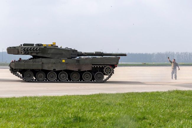 Еще один удар в псину: Канада перебросит в Латвию 15 танков Leopard 2A4M