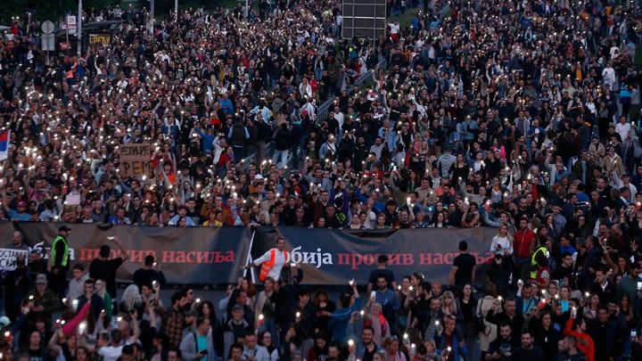 У Сербії десятки тисяч людей вийшли на мітинги з вимогою відставки президента країни Александара Вучича