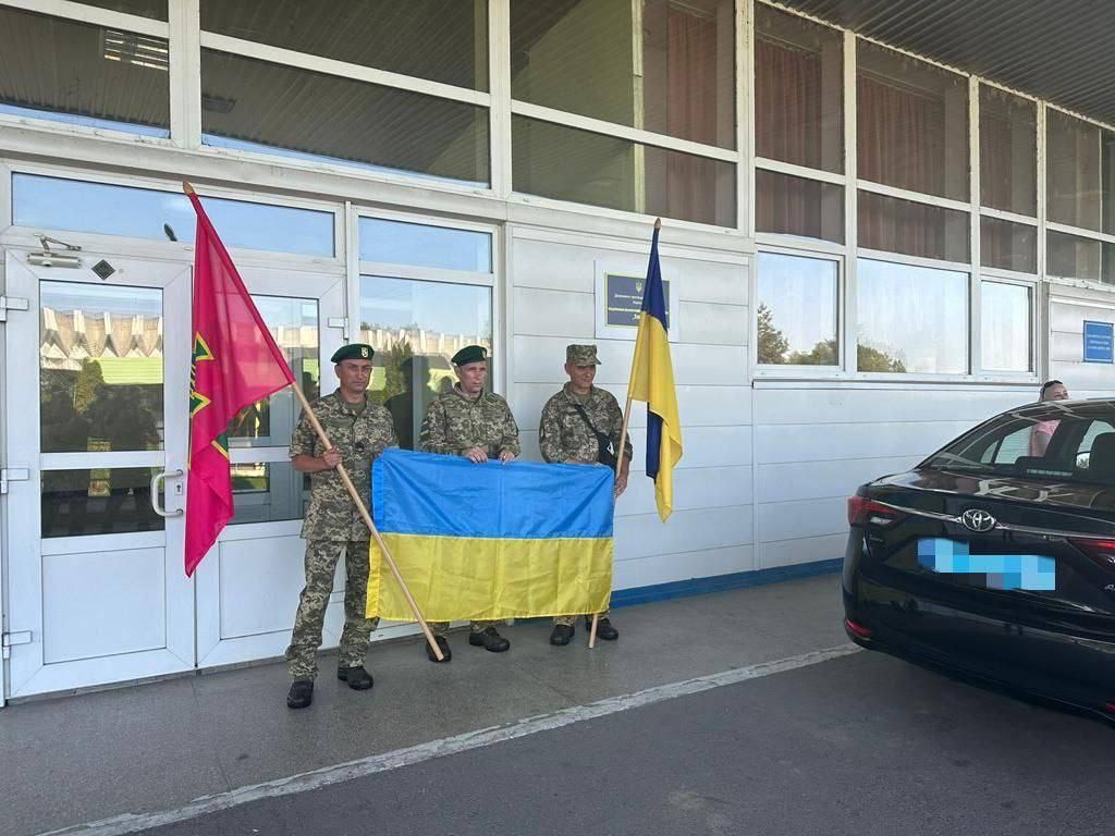 Україна повернула додому трьох військовополонених з Угорщини