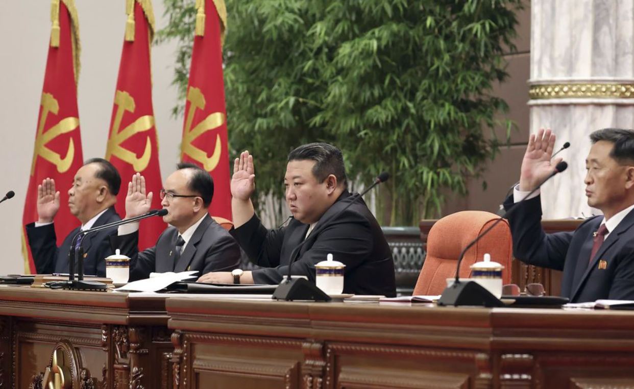 Если что, диктатор Путин может найти политическое убежище у друга Ким Чен Ина