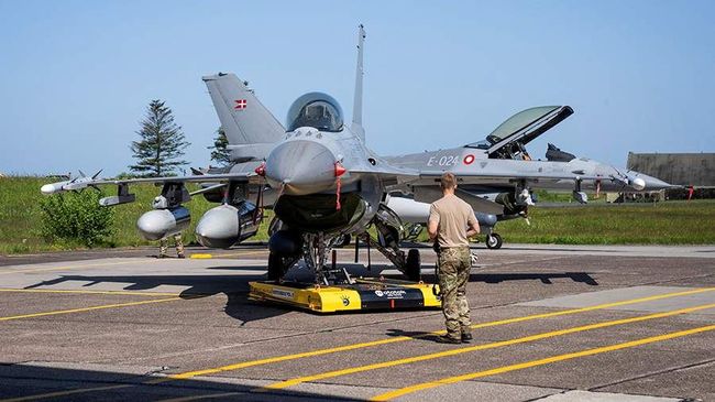 Дания начала обучать украинских пилотов на F-16, - AP